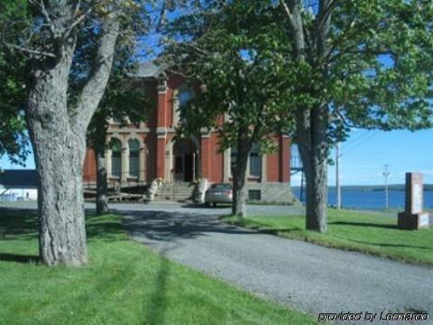 Customs House Inn Pictou Eksteriør billede